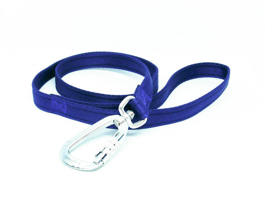 Regular dog lead with lightweight safesnap clip.